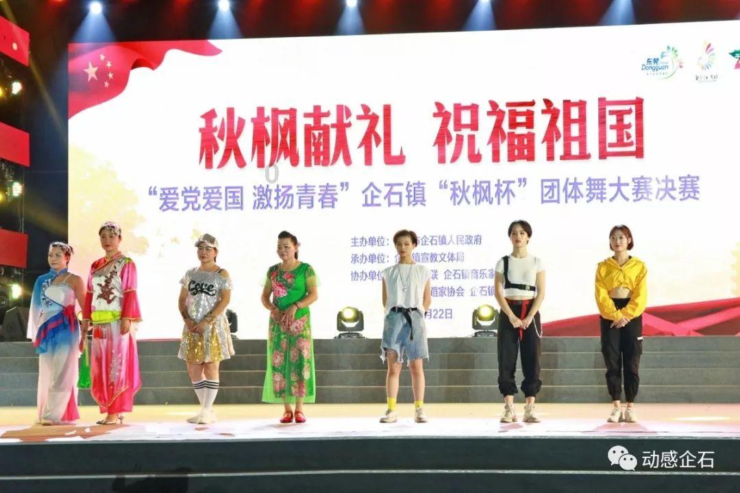 亚当玩高尔夫