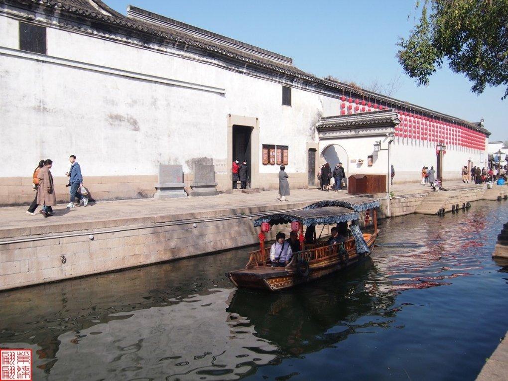 无愧于心纵身一跃!舍命救人见义勇为!